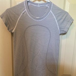 Lululemon T-shirt
